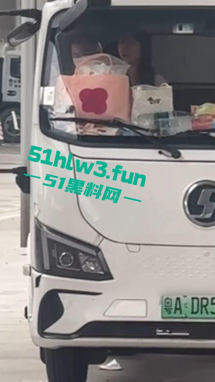 工地师傅叫鸡实录,塔吊大哥叫鸡高空做爱叫声响彻整个工地,又到货车上和司机车震玩的真刺激啊。-5