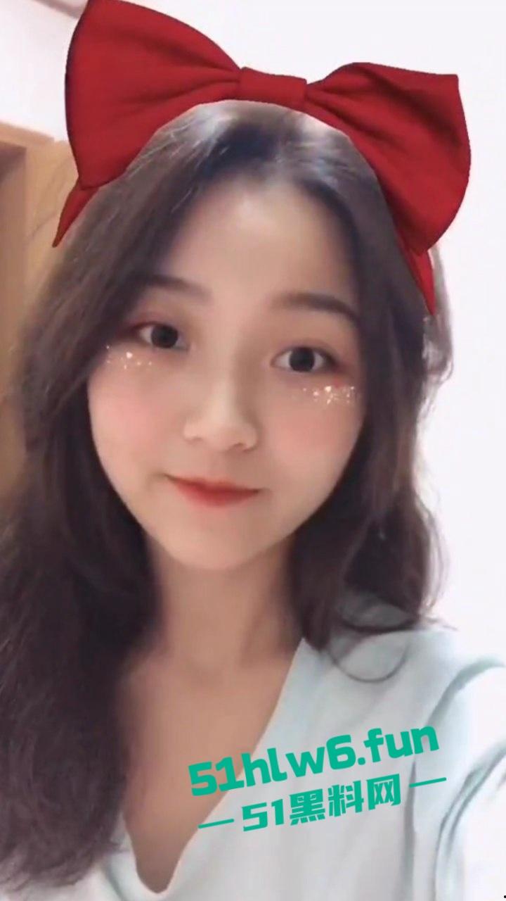 山西太原国企文员【刘琴】企业里出了名的公交车,为了上位到处勾引性爱自拍被男友发现曝光。-5