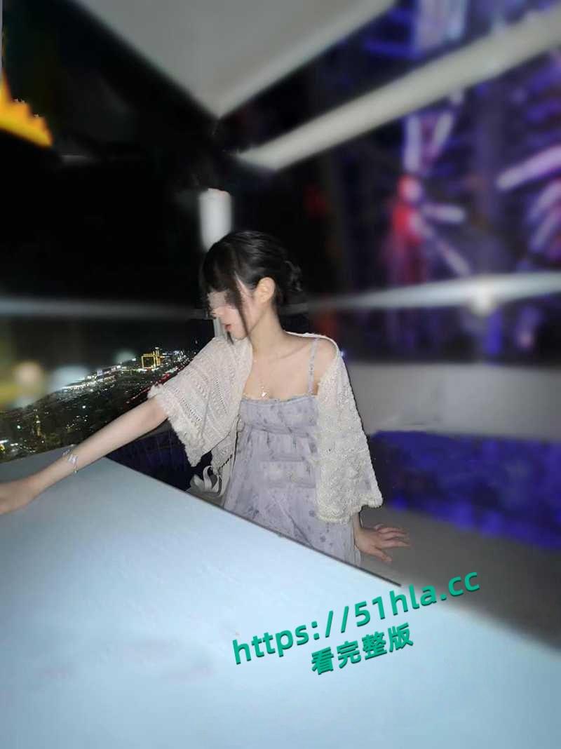 伦乱系列之亲妹妹,户外摩天轮上与妹妹激情性爱,各种姿势轮番上阵,操烂粉嫩白虎骚穴!-1