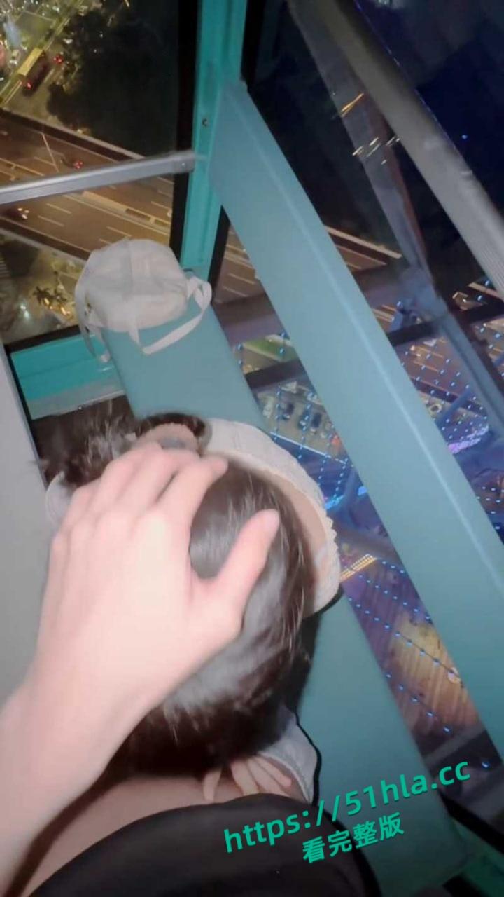 伦乱系列之亲妹妹,户外摩天轮上与妹妹激情性爱,各种姿势轮番上阵,操烂粉嫩白虎骚穴!-5