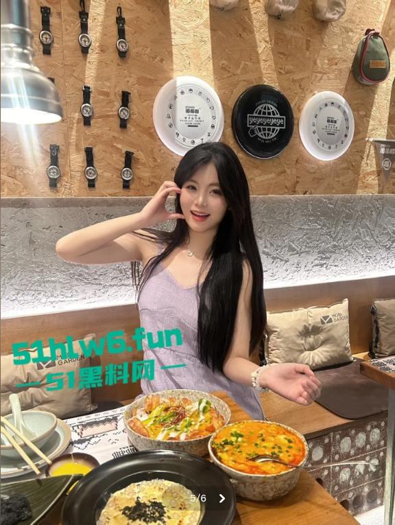 湖北文理学院大二系花【屈佳怡】绝美颜值性感尤物童颜巨乳,骚穴特写自慰视频流出!-5