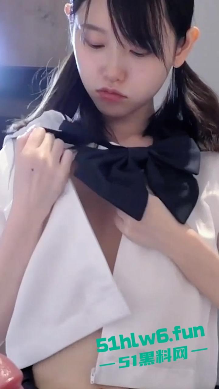 大神勾引清纯邻家小妹,扎双马尾被大神玩弄趴在白嫩的酮体上,暴力抽插小嫩穴,骚货主动迎合超反差。-6