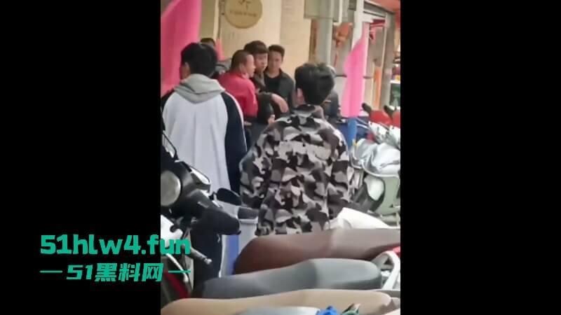 广东汕尾狗男女偷情被发现,原配开车撞男小三,下死手暴力殴打人差点没了!-1