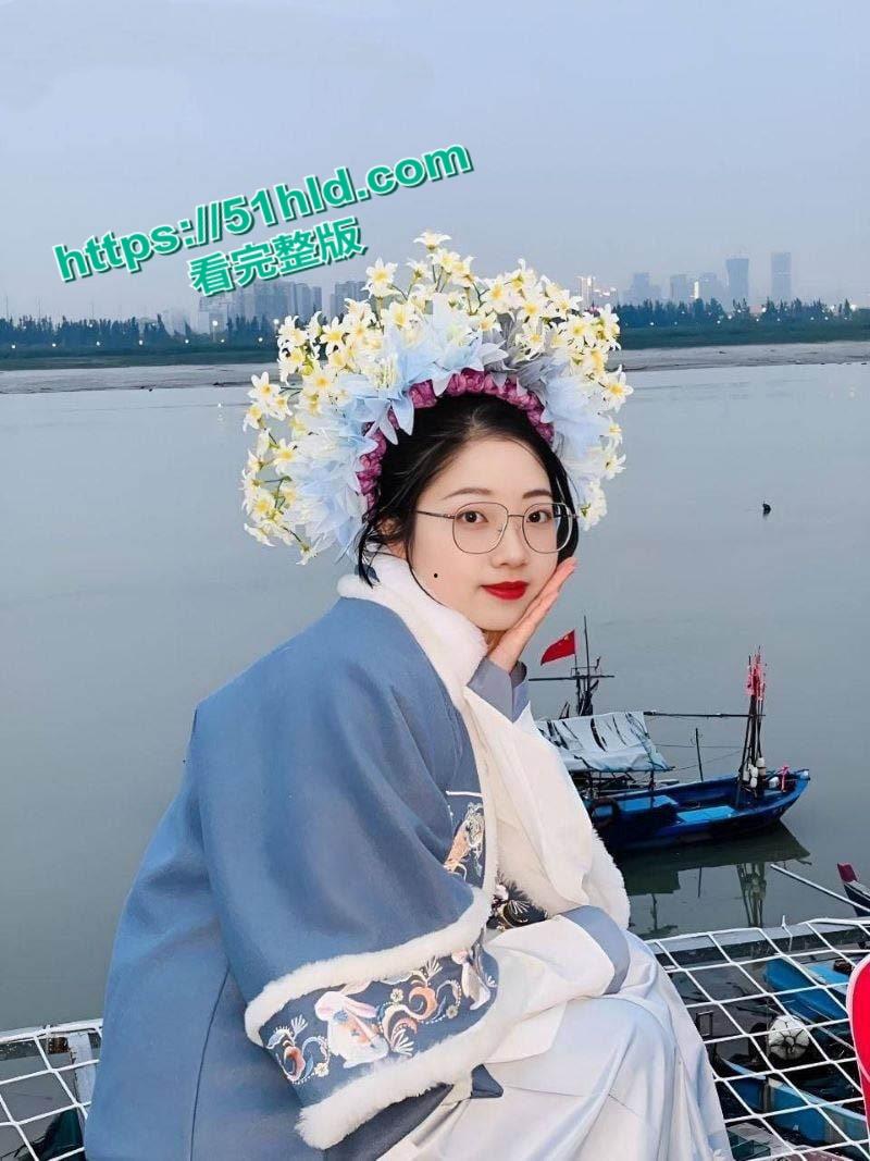 四川清纯护士【黄依琳】大尺度视频,黑丝眼镜母狗床上淫水横流,红唇挑逗让人心跳加速!-2