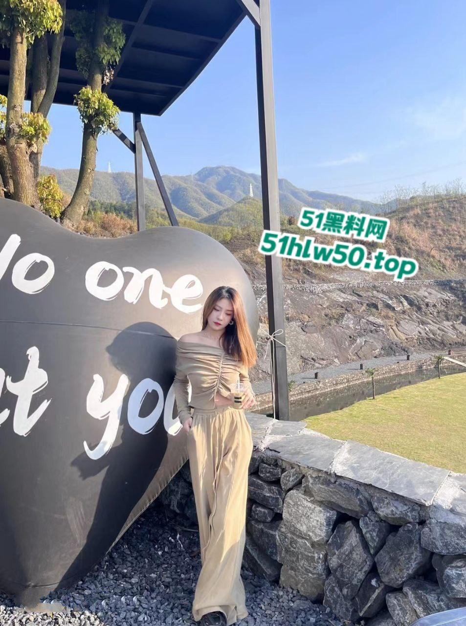 南京第二师范学院【郭美烨】社会纹身男友,各种场合性爱自拍被调教成性奴母狗!-4