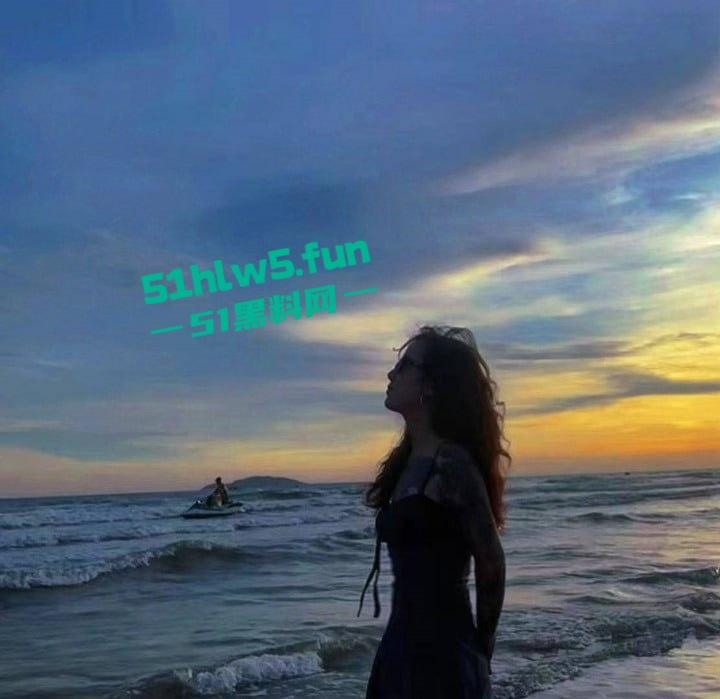 抖音反差婊【lee李李】纹身师店老板娘性爱视频流出,床上技术比纹身还更一流。-9