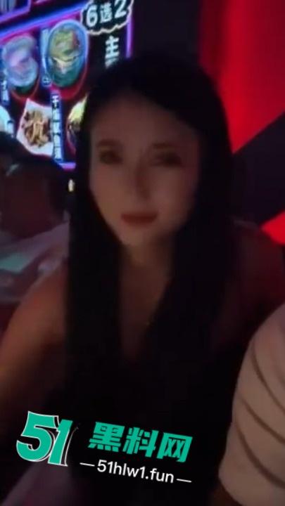 天津抖音女网红【小宋佳】知三当三,被男主正妻抓奸曝光大量不雅视频流出!-3