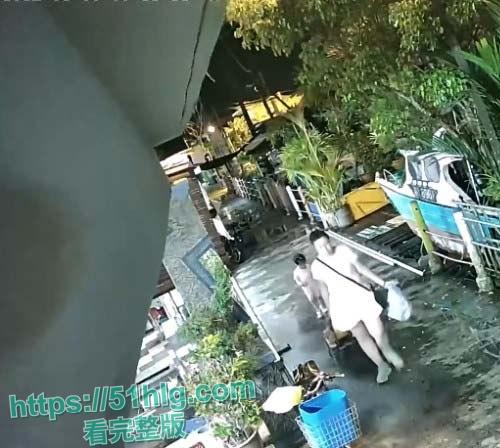 国外大瓜!【马来西亚吉胆岛】 一宝妈因争夺抚养权问题 深夜携3岁女儿跳海轻生 监控记录全程 结局令人惋惜-5