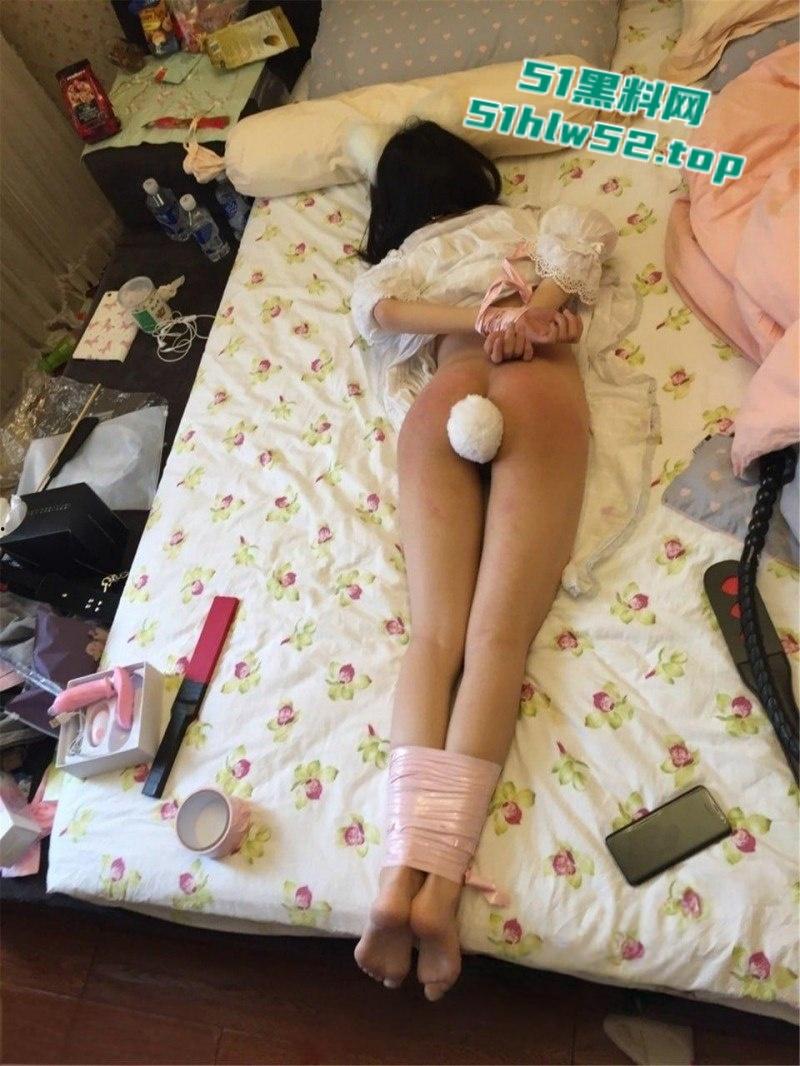 安徽六安皖西学院【邹芳婷】分手后无缝链接疯狂约炮,惨遭前男友报复曝光大量不雅私拍!-5