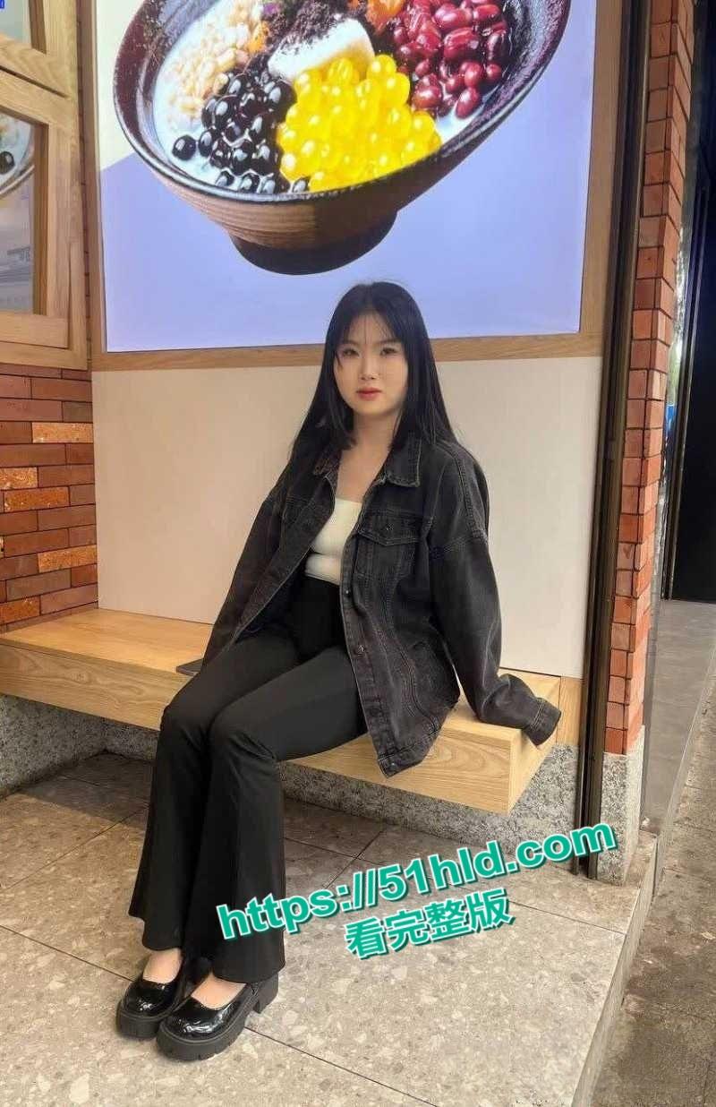 广东00后微胖母狗【宋绮玉】分手后被男友泄密私拍，丰腴身材露脸交合阴毛浓密性欲极强！-1