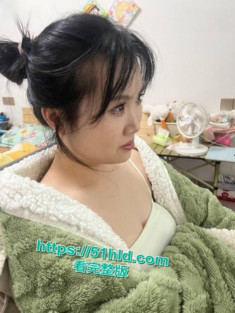 广东00后微胖母狗【宋绮玉】分手后被男友泄密私拍，丰腴身材露脸交合阴毛浓密性欲极强！-2