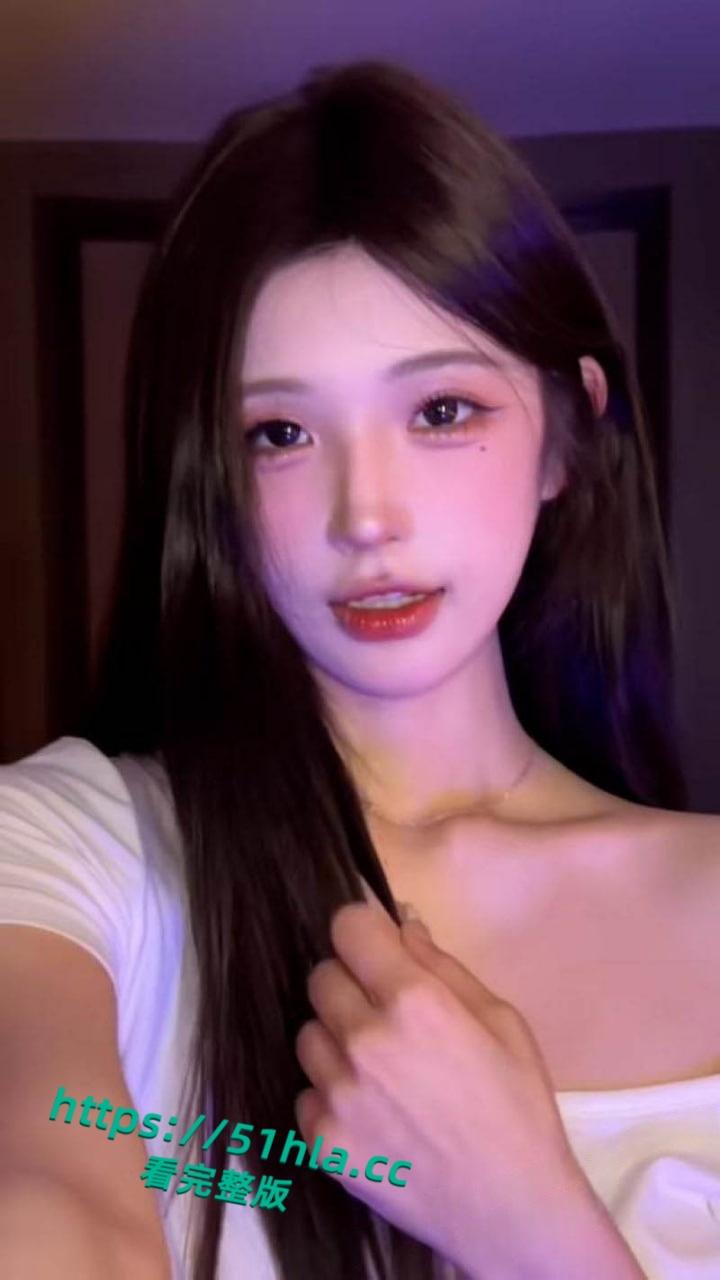 抖音600万粉丝女网红【若琳pepper】漏点风波!直播真空连线故意漏点,微露粉嫩大奶尽显淫态诱惑感拉满!-4