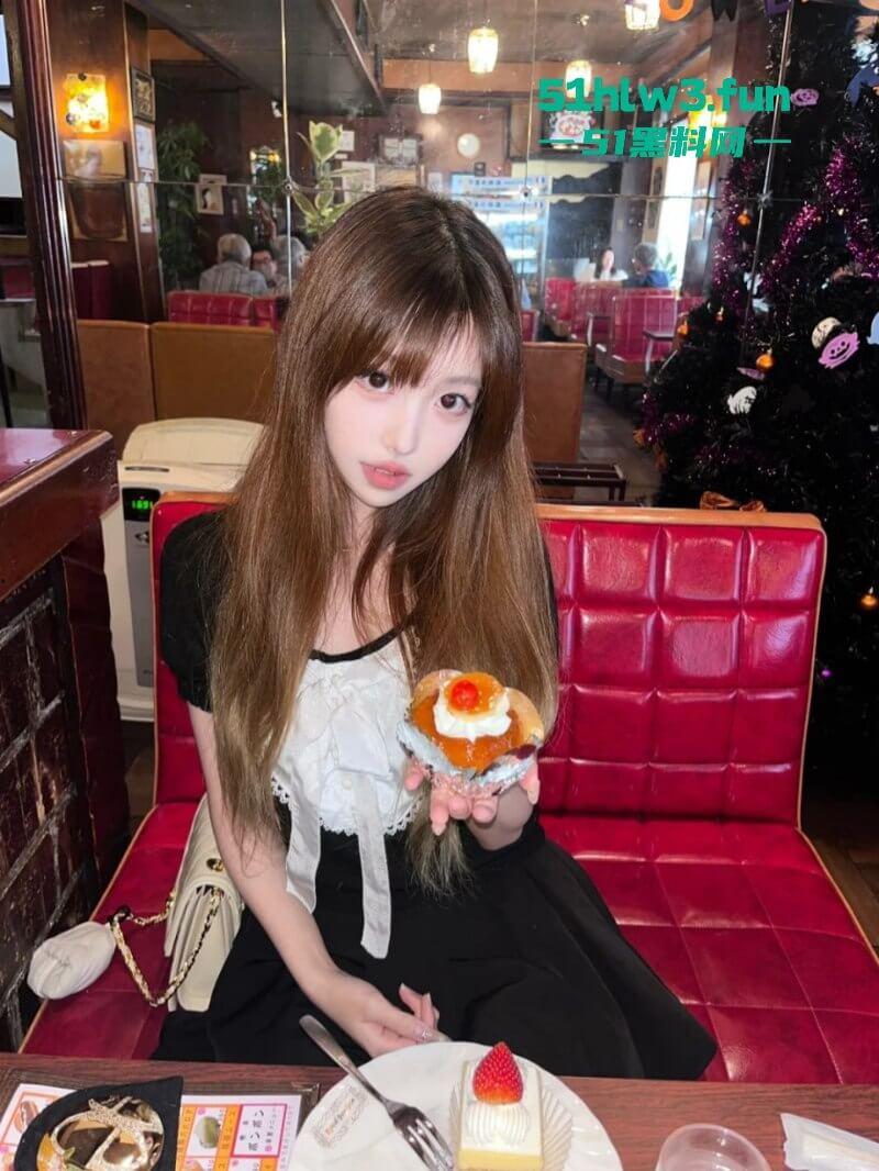 留日学生妹【刘安昕】外网公开卖身陪睡母狗属性被扒,怕父母生气假意报警装乖女。-5