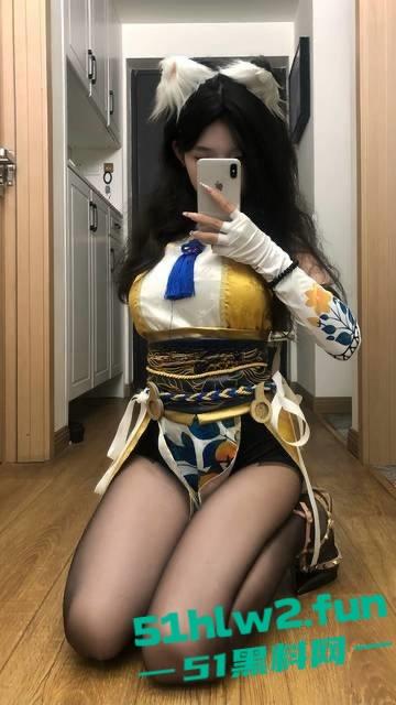 爆火的玉足主播【晴天小猪】最新订制福利恋足色友千万不要错过,犹抱琵琶半遮面的顶级诱惑。-2