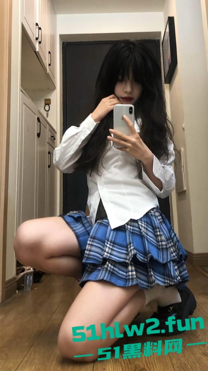 爆火的玉足主播【晴天小猪】最新订制福利恋足色友千万不要错过,犹抱琵琶半遮面的顶级诱惑。-10