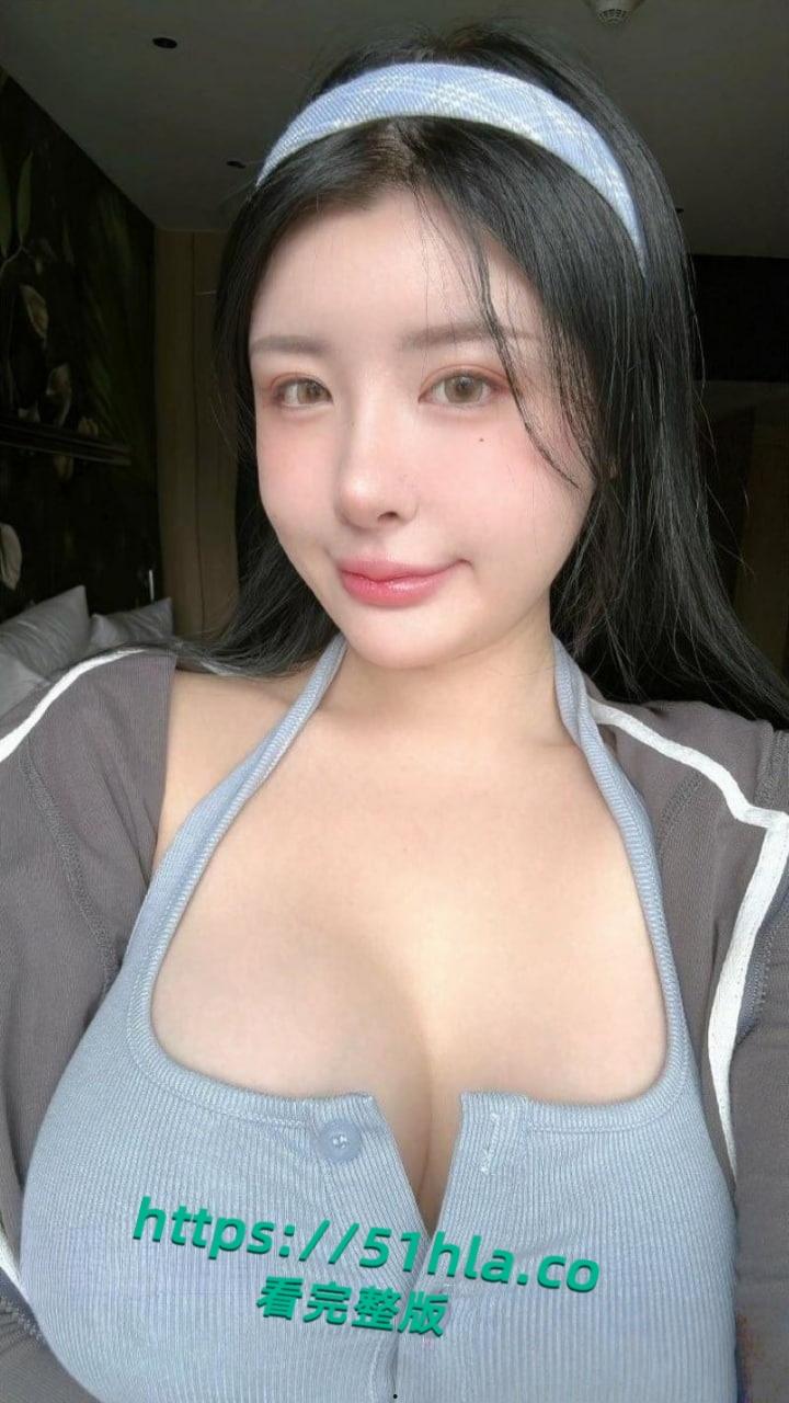 高颜值女神【Cocopie0218】浴池自慰拍摄,丰乳肥臀诱惑十足,白虎逼被道具抽插淫水四溢!-1