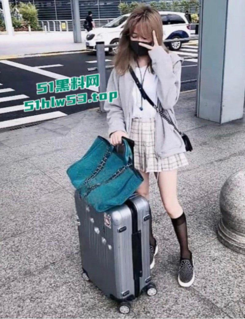 00后金发美少女痴迷网恋,奔现后竟被下药迷奸按头深喉后入暴操,模样犹如泄欲工具!-2