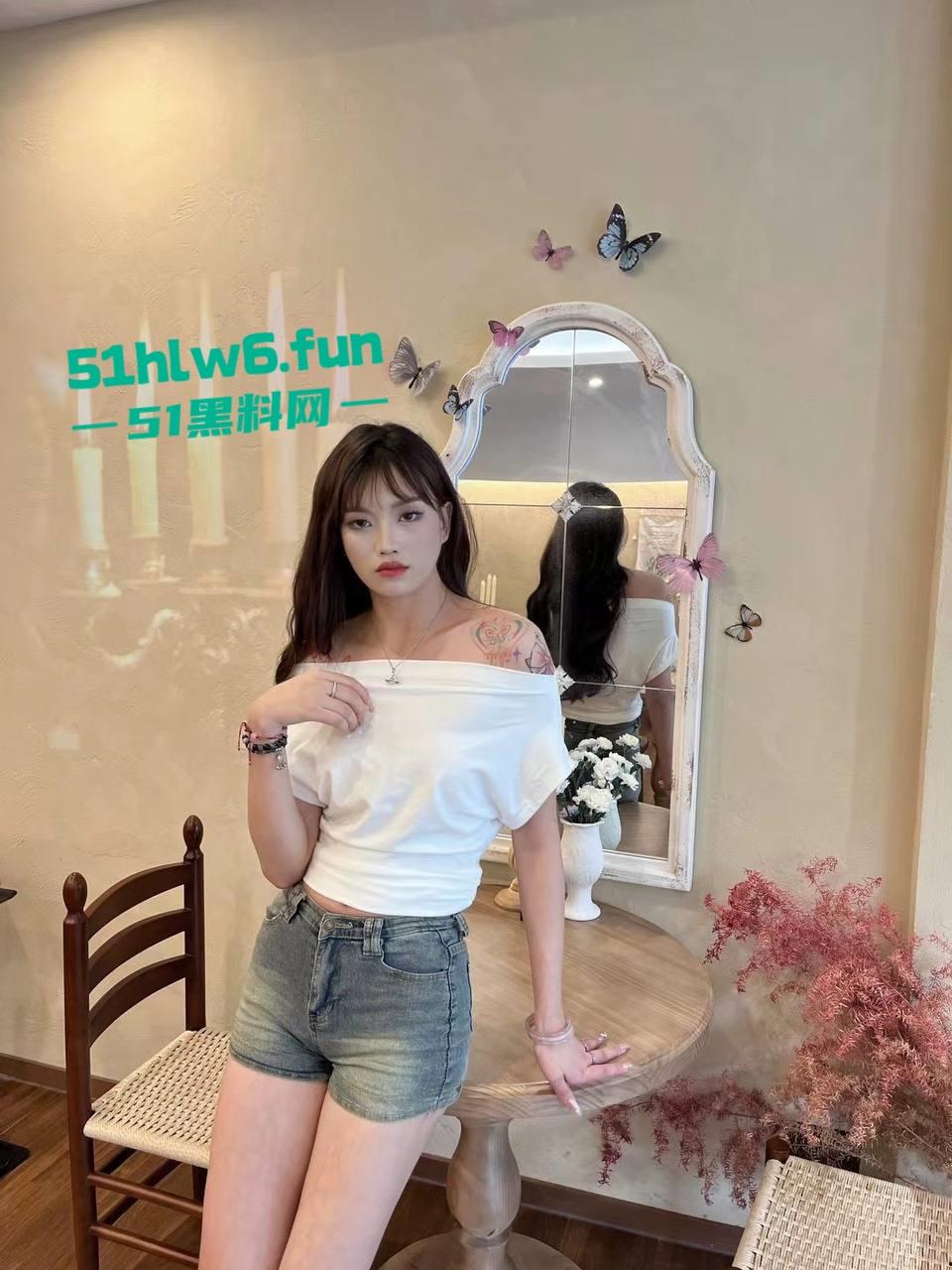 青岛反差母狗【刘子萱】175cm的极品炮架子,逆天大长腿极致性感小骚逼被男友操黑后还被曝光。-2