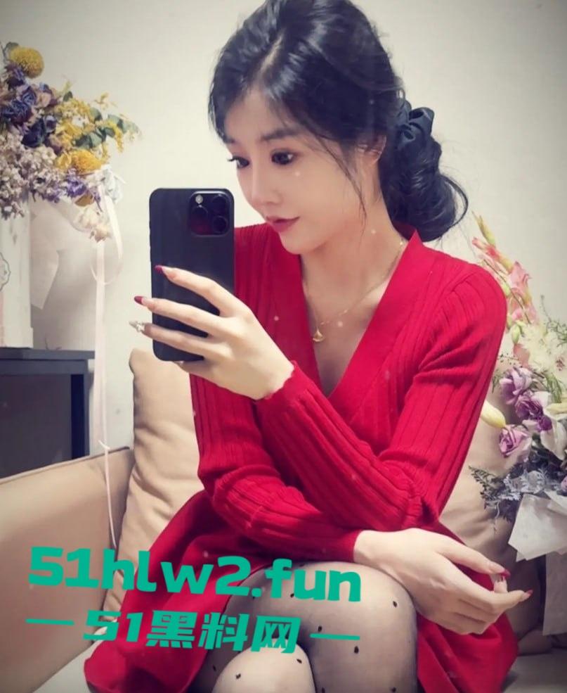 抖音【杨思睿】仙女皮全掉光2000块卖骚定制片疯传,这货原来是专供金主的私家母狗?-7