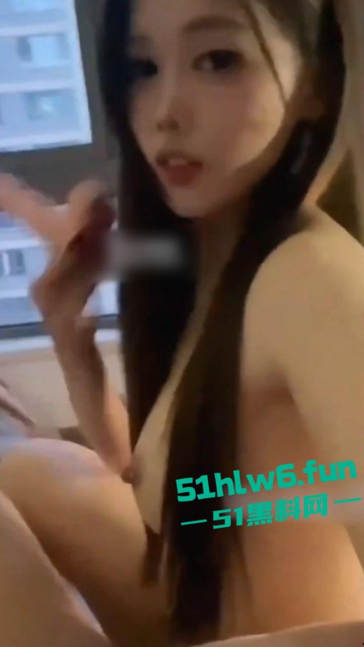 芜湖鸠江区YJ理发店女主被曝,疑似抖音美女博主【鱼鱼骨】未拉窗帘给榜一大哥的私拍流出!-1