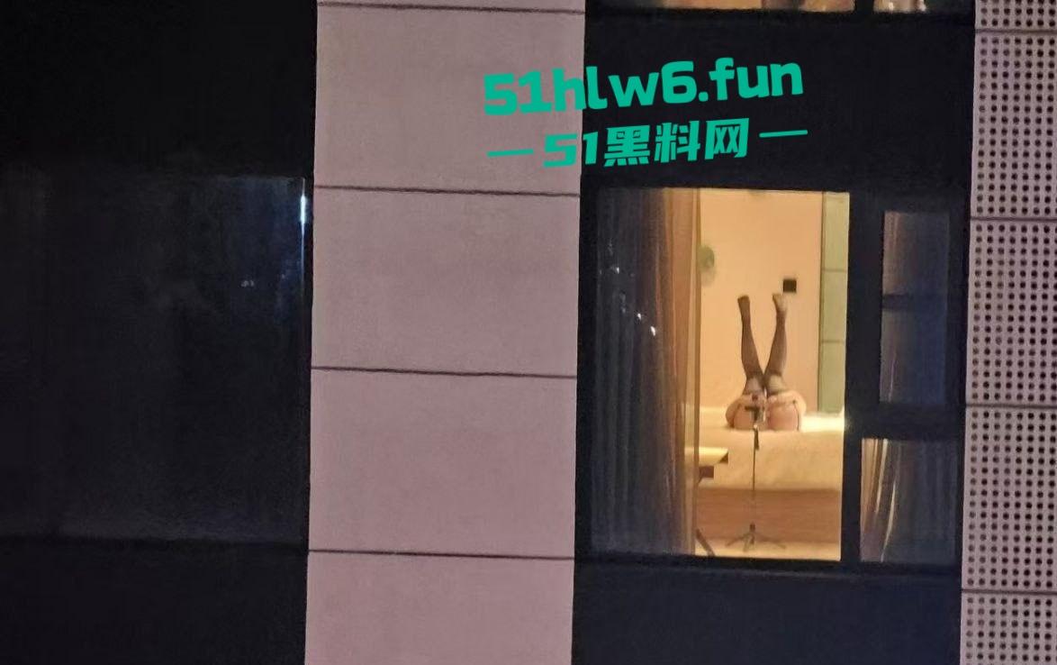 芜湖鸠江区YJ理发店女主被曝,疑似抖音美女博主【鱼鱼骨】未拉窗帘给榜一大哥的私拍流出!-6