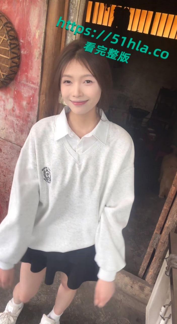 抖音47万粉超清纯网红【钟无艳】定制私拍曝光,身穿JK猛插粉穴,淫水喷溅场面激情炸裂!-4