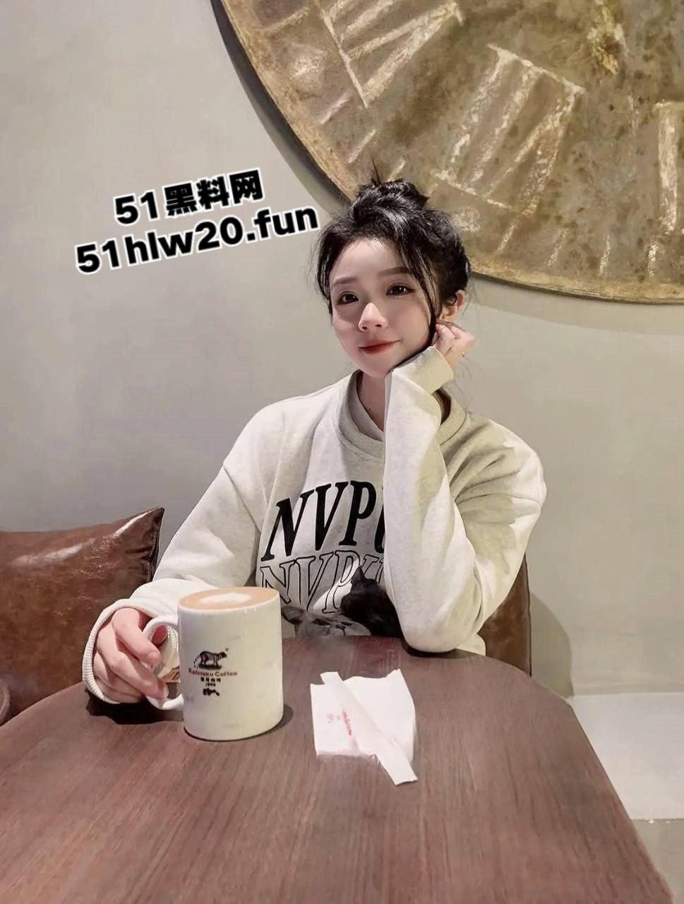 极品人妻,居家性爱福利视频流出,高超熟练的口技令人惊叹,抓臀猛操干的骚货高潮不止。-4