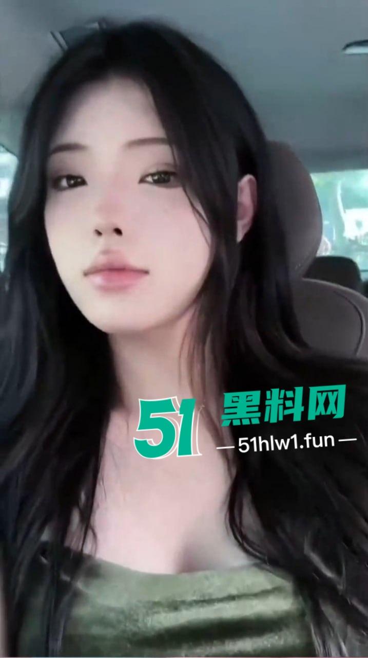 抖音网红【鱼仔】惊天反转,脸是懵懂萝莉,下体藏着巨屌神器,私信口交爆菊全程流出!-9