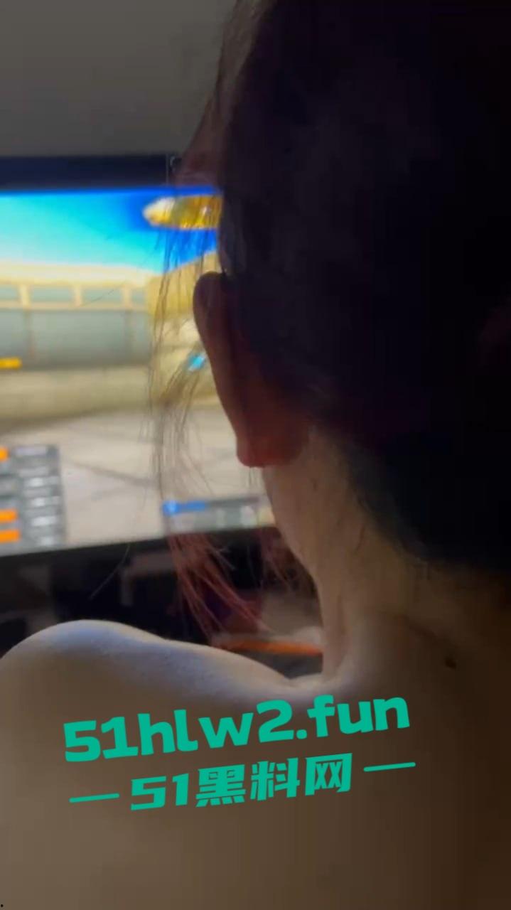 游戏里是枪王,现实里是钢枪王,苏州某大学骚母狗女友被猛攻到乱叫,纯粹的干炮艺术!-4