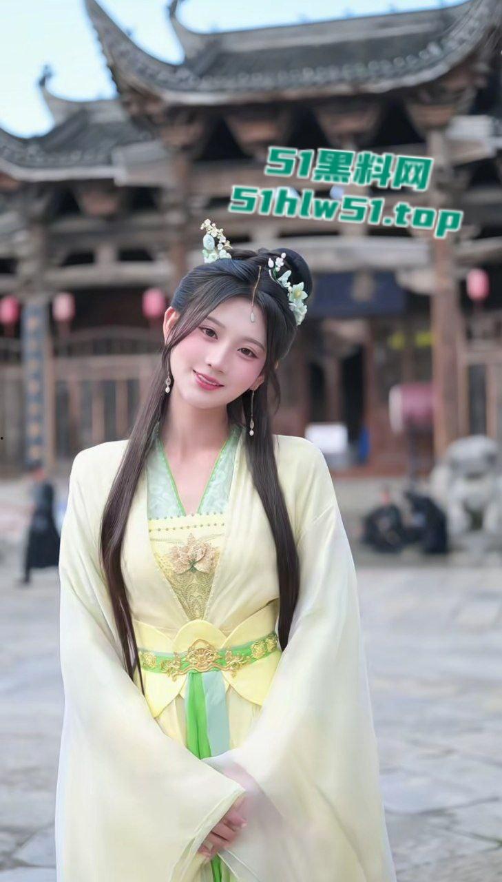 高颜值短剧演员【杨珊子】性爱视频曝光,酒店内被金主爆操玩弄,高潮时表情魅惑直呼太爽了!-4