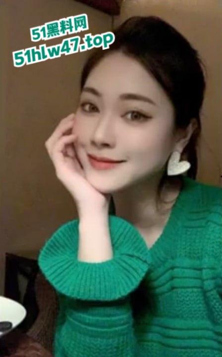 上海高颜短发妹【涂雅楠】与肥猪男友宾馆开车视频云盘重泄!敏感逼穴被男友舔至高潮,骚得大喊不要停!-3