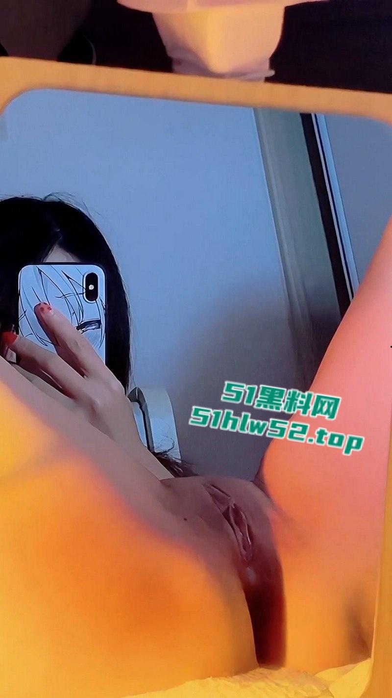 推特福利姬【真真U】自慰福利合集,纤腰翘臀大奶挺拔,白虎美鲍自慰双腿颤抖淫水喷涌!-10