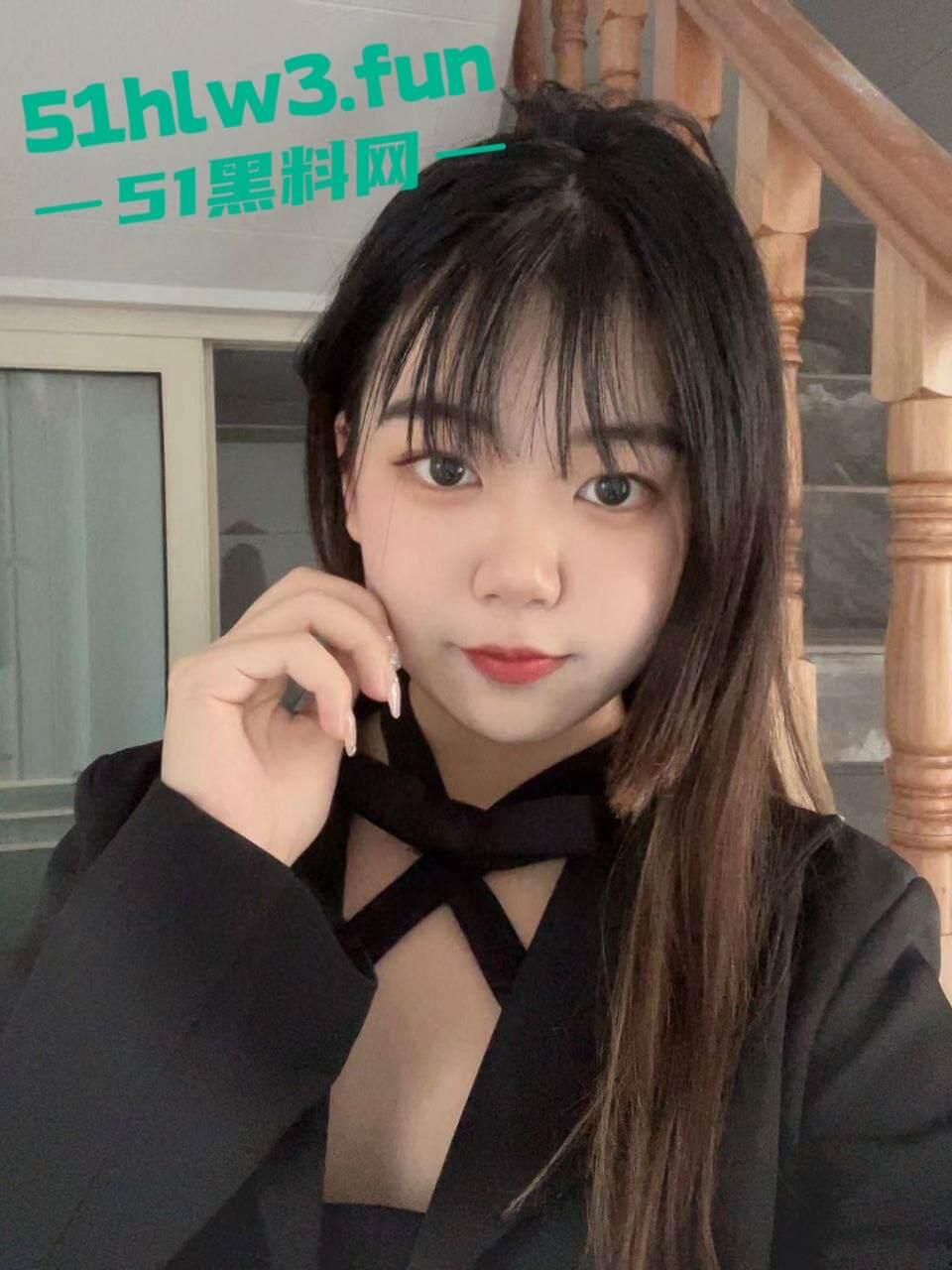 超反差嫩妹母狗,颜值甜美的学生妹身材高挑性感诱人,私下性瘾超强到处约炮渴望被大鸡巴爆操。-2