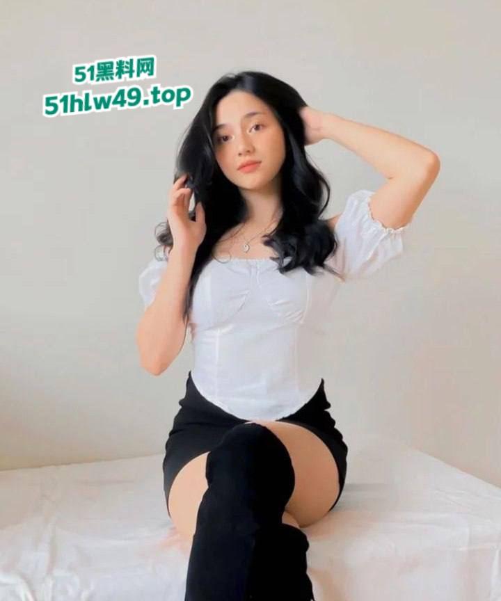 Titok170万粉丝网红,顶级御姐【JULSbraba】超美女神下海约啪,金主爆操抽插视频流出曝光!-2