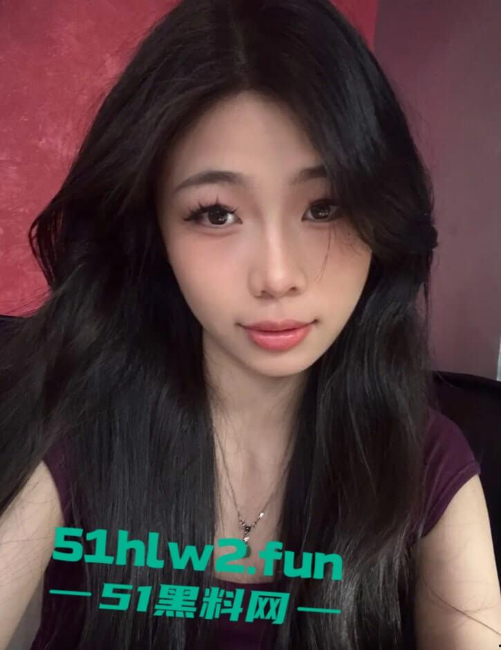 独家曝光!抖音北京长腿御姐骚鸡【Yyezi】大学辍学投靠金爸,调成母狗炮架玩弄爆插粉穴喷白浆!-1