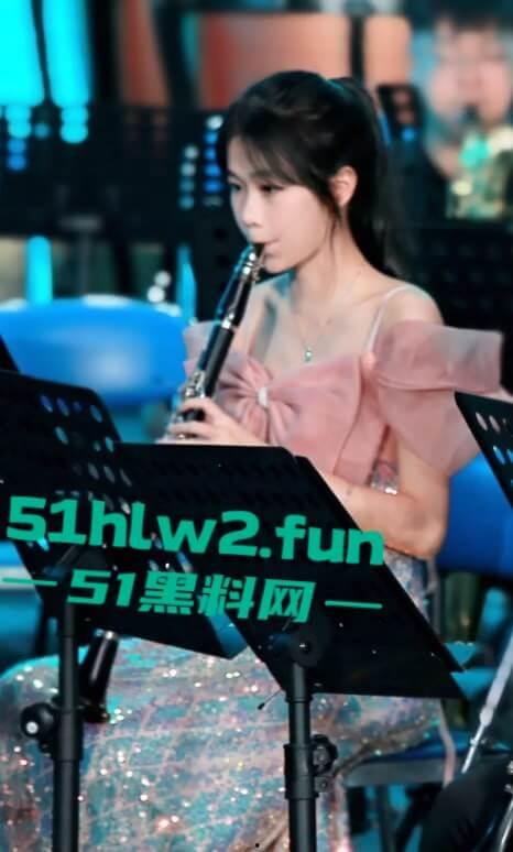 独家曝光!抖音北京长腿御姐骚鸡【Yyezi】大学辍学投靠金爸,调成母狗炮架玩弄爆插粉穴喷白浆!-5