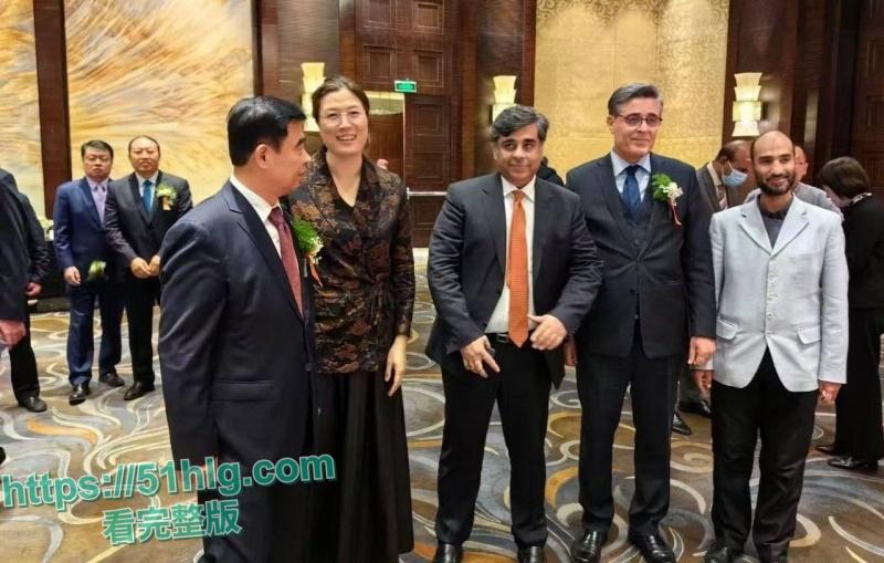 【南京】眼镜骚货【朱长银】的诈骗帝国!粉嫩骚逼和深喉操昏大领导,资源钱财尽收,揭开诈骗界的黑暗一面-5