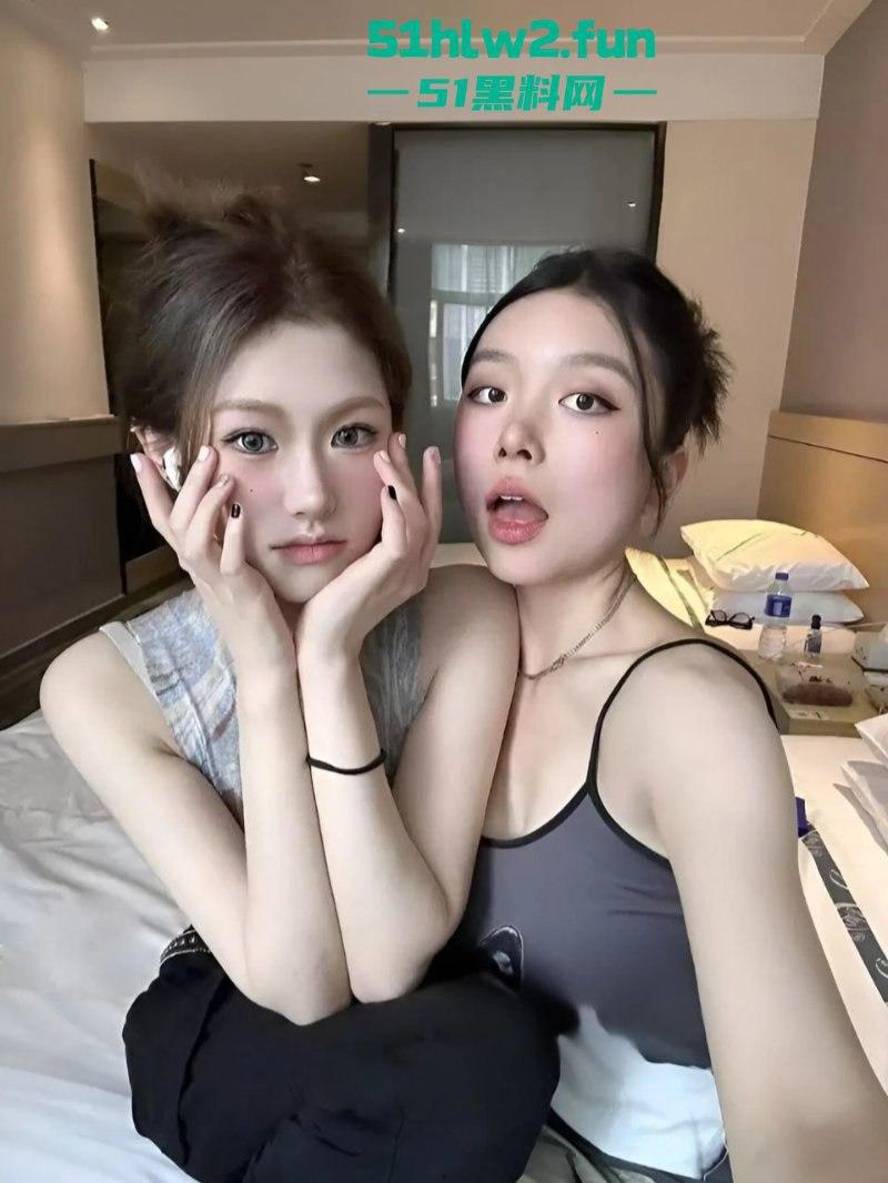 高颜值模特下海给老鸨发私密视频让她来拉皮条,没想到意外流出外表楚楚动人内心却风骚无比!-2