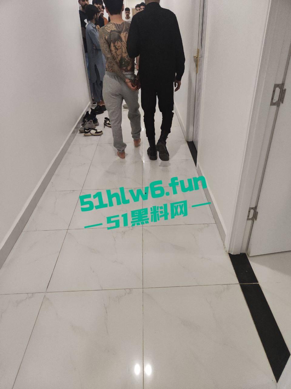 柬埔寨波贝太子园区,韩国男子强奸女子被老外们制止逮捕,韩国男还现场装逼结果直接被警方带走。-6