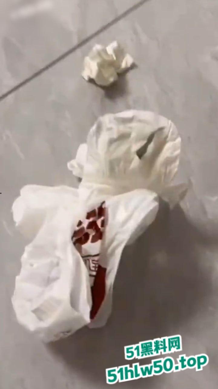 河北邯郸大杨庄,男子出轨带小三回家,捉奸时小三还穿着原配的衣服,玩的真野啊!-1