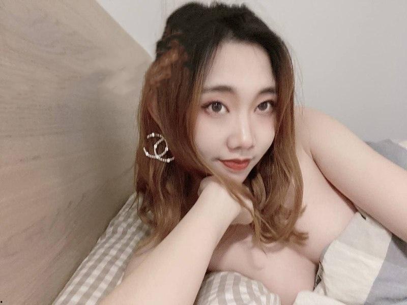 江西洪都渣男【官某奇】和人妻【张芷馨】偷情败露,原配女友愤恨曝光两人聊天记录以及做爱视频 骚逼口活一流 被渣男操的高潮迭起-8