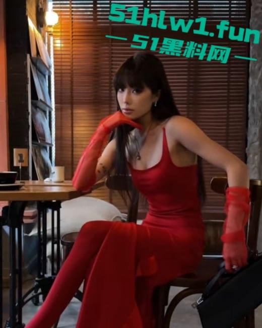 混血网红【EunHa】堕落日记,被金主批穿后直接放飞,骚到明码标价,一对一私密视频看逼验货!-2