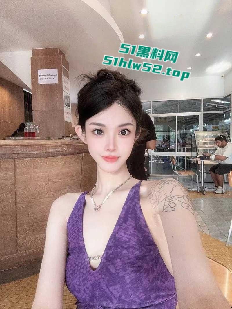 天津顶级名媛【黄丽娜】线下援交视频曝光,疯狂式口交深喉被金主爆操爽的直翻白眼,肩部纹身实锤无疑!-3