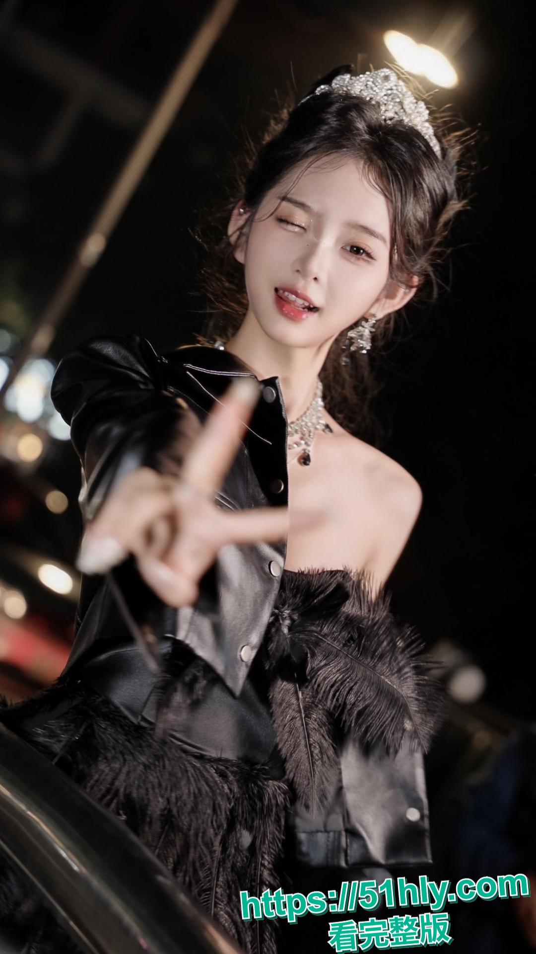 抖音747W粉丝女网红 巴旦木公主 女神人设崩塌 宗门修炼手册彻底疯狂 多人互爆做爱视频-5