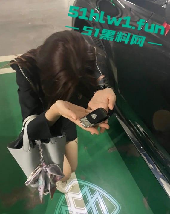 校花女神在外网竟然是福利姬,推特牛奶可可被调教得很到位的高校反差婊现在正是出圈。-3