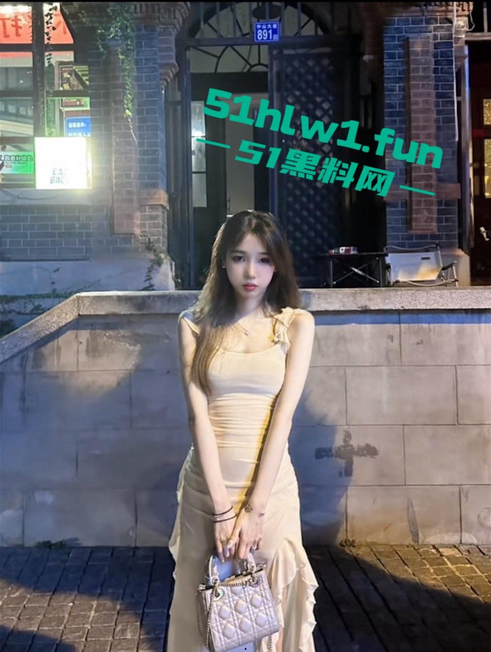 校花女神在外网竟然是福利姬,推特牛奶可可被调教得很到位的高校反差婊现在正是出圈。-11