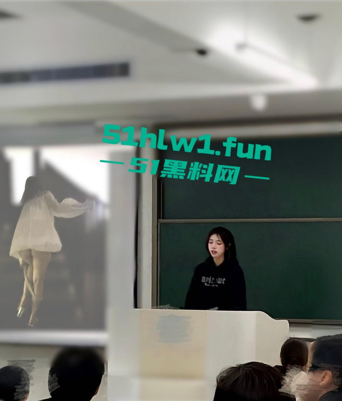 校花女神在外网竟然是福利姬,推特牛奶可可被调教得很到位的高校反差婊现在正是出圈。-15