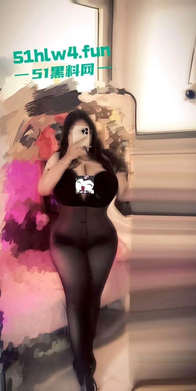 快手巨乳天花板,38G巨乳网红【李敏】丰乳肥臀顶级尤物,线下裸聊视频曝光这大奶真顶啊。-5