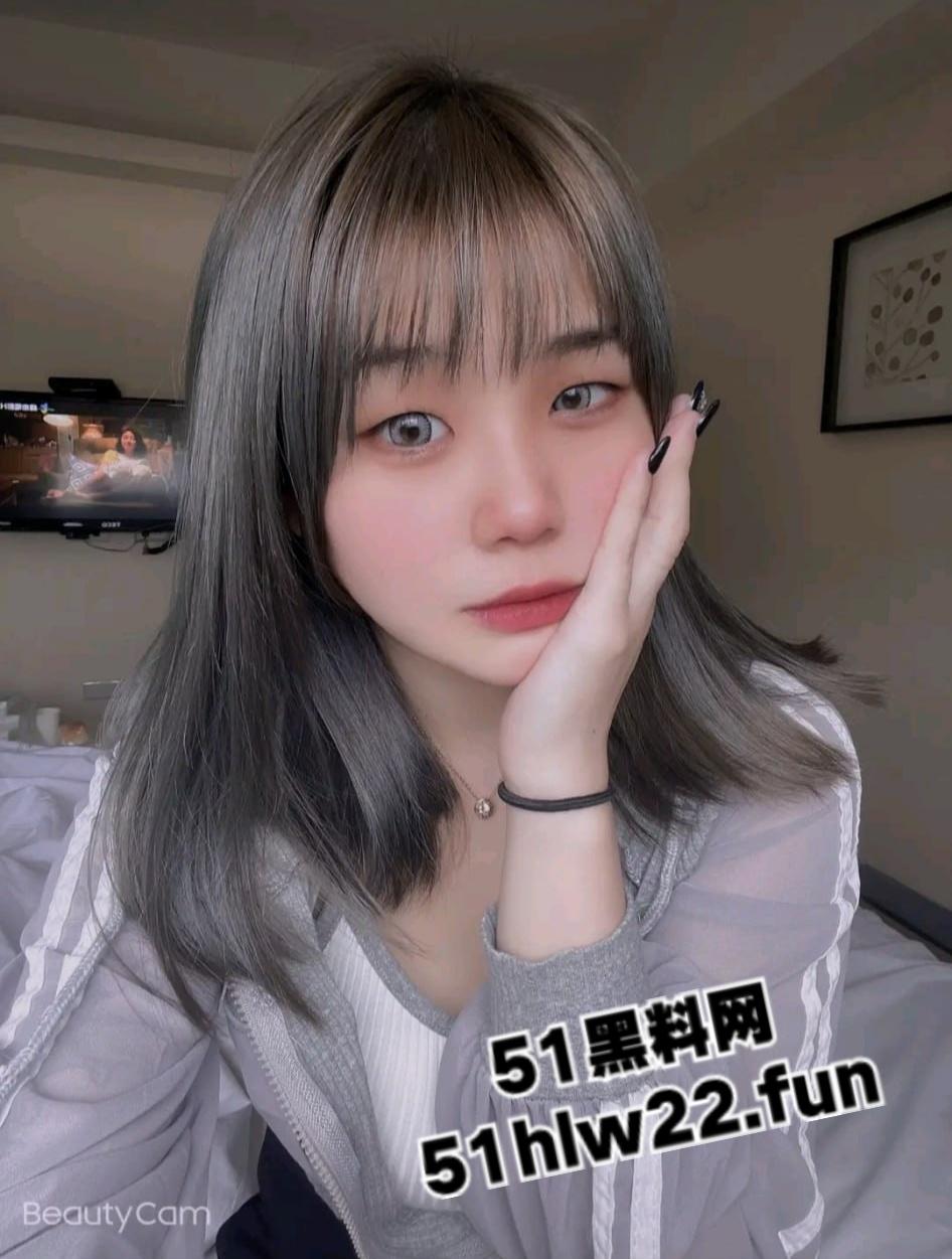 台湾网红【小渝】超正点性感学生妹,高颜值巨乳美少女学校的风云人物,自拍视频流出。-6