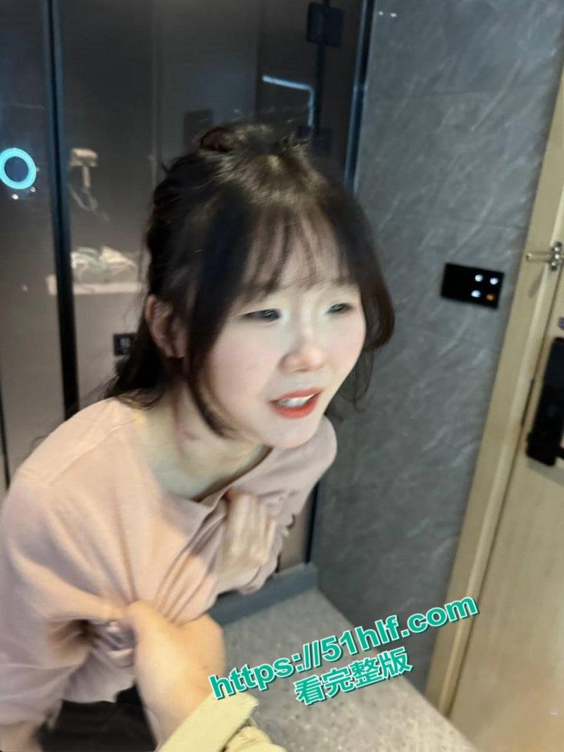 超反差大一嫩妹【董欣】恋父癖极为严重,口味独特与大龄炮友一夜两炮,骑乘榨精淫荡至极!-3